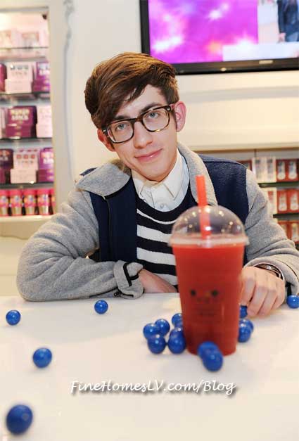 Kevin McHale With a Sugar Factory Slushie